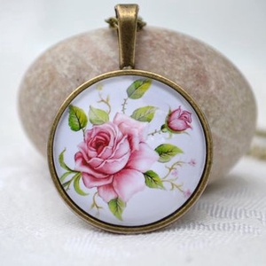 Pandantiv cu cabochon colier cu trandafir medalion cu floare roz pandantiv botanic trandafir bijuterie cadou profesoara - Artynos.ro