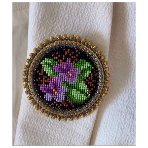 Brosa Vintage - Broderie in Cruciulite, Bijuterii, Brosa, insigne, Insigne, Broderie, Un cadou deosebit de elegant si cu personalitate.
Dimensiuni: 6 cm, ARTYNOS