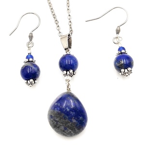 Set colier si cercei cu lapis lazuli si accesorii argintii - Artynos.ro