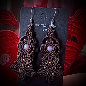 Cercei micro macrame cu cristal Lepidolit  - Artynos.ro