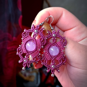 Cercei Macrame Violet Cu Piatra De Jad - Artynos.ro