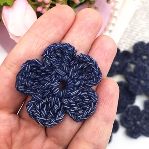 Set 6 flori crosetate , Accessorii si unelte, Accesorii decorative, Alte accesorii, Cusatura, * Floricele crosetate manual , pentru aplicatii diverse, albastru blug
* Florile masoara aprox 3 cm..., ARTYNOS