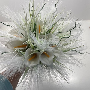 Buchet mireasa sau nasa cale albe de sapun cod B44, Accesorii nuntă, Buchet mireasă , Aranjament de flori, Buchet de mireasa elegant – Simbolul frumusetii si al dragostei
Buchetele sunt lucrate cu  cale alb..., ARTYNOS