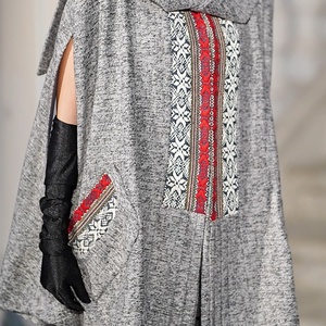 Light gray, Imbracaminte si moda, Haine dama, Paltoane dama, Cusatura, Tesatura, O capă elegantă, pentru o femeie care se vrea remarcată. Modelul este original, unic. Realizat din ..., ARTYNOS