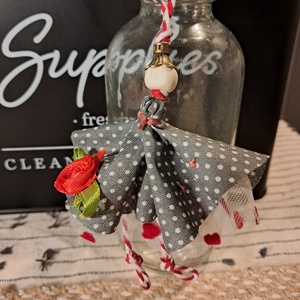 Martisor papusica unicat - Artynos.ro