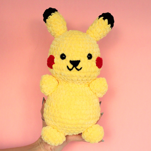 Jucarie Pikachu mare - Pokemon crosetat , Jucarii si echipamente pentru copii, Plusuri, Figurine de plus, Impletitura, Inaltime jucariei este de aproximativ 30 cm, dupa cum se poate observa si din imagini.

Este realiz..., ARTYNOS