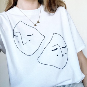 Tricou unisex brodat manual, Îmbrăcăminte și modă, Haine damă, Tricou și top de damă, Broderie, Tricou unisex din bumbac brodat manual, disponibil in orice marime si culoare., ARTYNOS