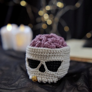 Breloc crosetat Skull - Artynos.ro